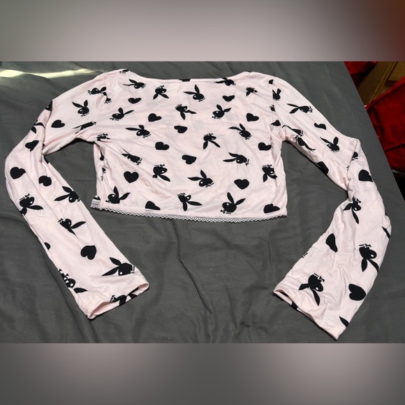 BNWT PLAYBOY PAJAMA SET - LONG SLEEVE CROP TOP & LACE TRIM SHORTS - PINK… - Picture 5 of 9